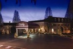 Отель Willow Valley Inn and Suites