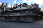 Отель Towpath Motel