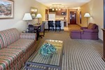 Отель Holiday Inn Express Hotel & Suites MARINA