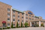 Отель Baymont Inn And Suites Milwaukee Grafton