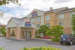 Отель Fairfield Inn and Suites by Marriott Pittsburgh New Stanton