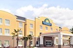 Отель Days Inn And Suites Port Wentworth-North Savannah
