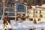 Отель Golden Arrow Lakeside Resort