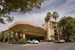 Отель Embassy Suites Phoenix - Biltmore