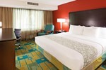 Отель La Quinta Inn & Suites Milwaukee Glendale