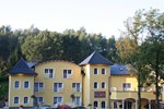 Отель Gasthof & Hotel Zum Grünen Wald