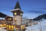 Отель Coast Sundance Lodge