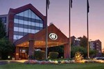 Отель Hilton Suites Auburn Hills
