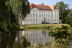 Отель Hotel Schloss Wedendorf