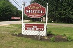 Отель The Villager Motel