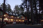 Отель Honey Bear Lodge & Cabins