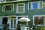 Мини-отель McKenzie River Inn Bed & Breakfast and Cabins