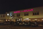 Отель Hotel Julian