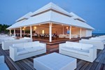 Отель Diamonds Thudufushi Beach & Water Villas