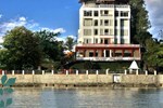 Отель Hotel Ganga Kinare