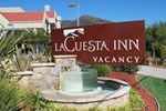 Отель La Cuesta Inn