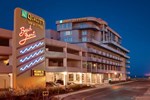 Отель Quality Inn & Suites Beachfront