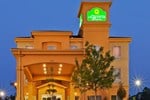 Отель La Quinta Inn & Suites Marshall