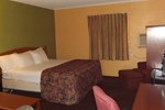 Отель Deluxe Inn - Kenly