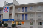 Отель Motel 6 Charleston East Maccorkle Avenue