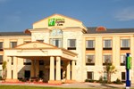Отель Holiday Inn Express and Suites Beeville