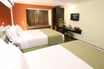 Отель Microtel Inn and Suites Toluca