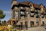 Отель Glacier Mountaineer Lodge