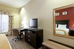 Отель Holiday Inn Express Hotel & Suites Clinton