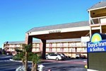 Отель Days Inn & Suites Huntington Beach