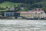 Отель Wesenufer Hotel & Seminarkultur an der Donau