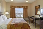 Отель Brooks Ramada Inn & Suites