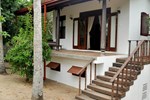 Отель The Waves Holiday Bungalows Tangalle