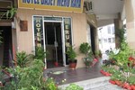 Отель Hotel Bajet Meru Raya