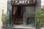 Hotel J P Inn