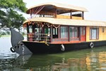 Jim and Paddy Houseboat Cruises