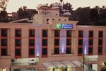 Отель Holiday Inn Express Hollywood Walk of Fame