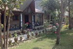 Отель Chitwan Tiger Camp