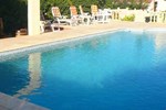 Гостевой дом Sunny apartment with terrace overlooking countryside and fantastic pool