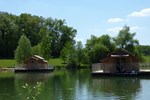 Гостевой дом Cabanes Flottantes du lac de Pelisse