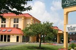 Отель La Quinta Inn and Suites Canton