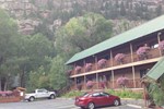 Отель Rivers Edge Motel Lodge & Resort