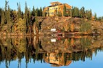 Отель Blachford Lake Lodge