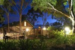 Отель Outback Cellar & Country Cottage