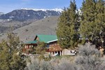 Отель North Yellowstone Lodge and Hostel