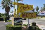 Отель Skylark Motel