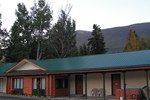 Отель Bell Mountain Motel McBride