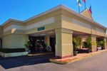 Отель Quality Inn & Suites Waycross