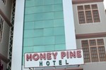 Отель Honey Pine Hotel