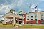 Отель Holiday Inn Express Hotel & Suites Selma