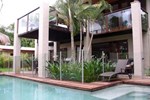 Port Douglas Accommodation - Ten at the Beach Holiday House